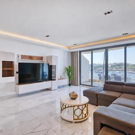 3bdr Flat With Seaview * Sliema